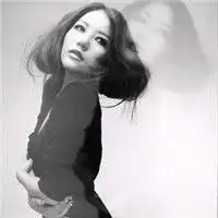 黑白妩媚女生头像我的爱有你才会完整