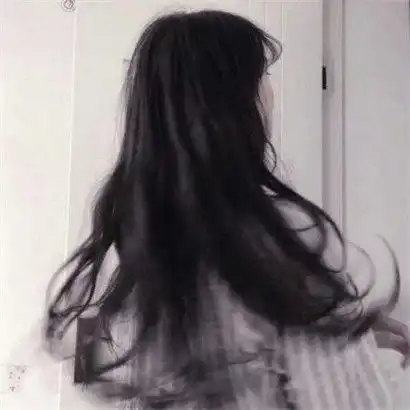 满头长发增加了美感,大气qq背影头像女生