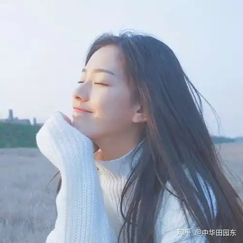 qq头像女短头发刘海女