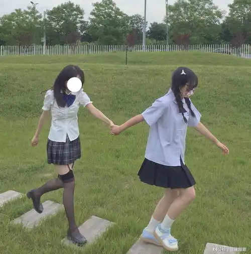 jk制服圈粉了,女生们偏爱的小裙子