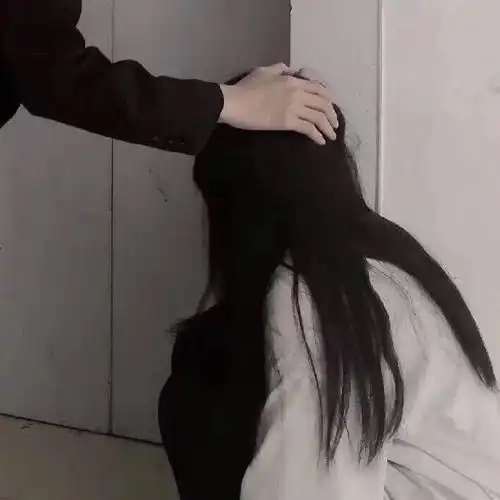 黑暗头像女生真人霸气情