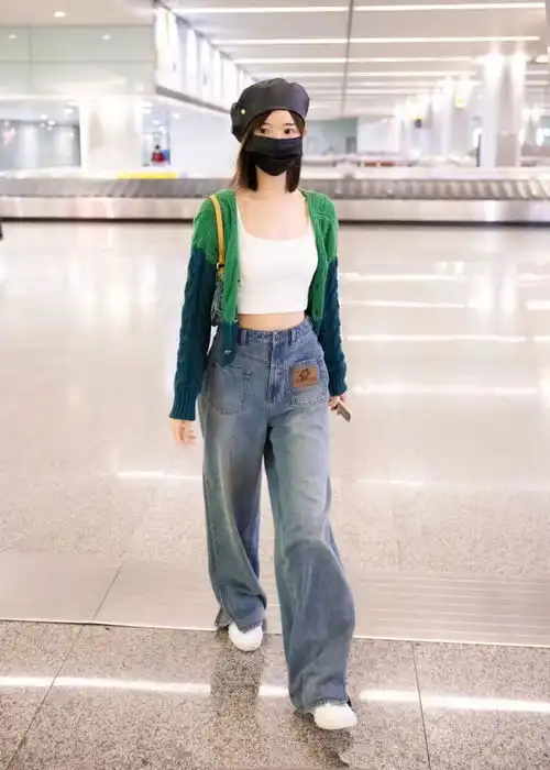 毛晓彤这才叫真嫩穿jk制服裙秒变学生妹,少女感溢出屏幕