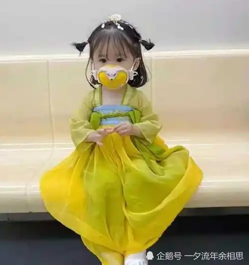 2岁洛丽塔女孩走红,呆萌模样惹人爱,富养的女孩果然不一样