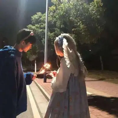 女生狼尾头像夜旅人