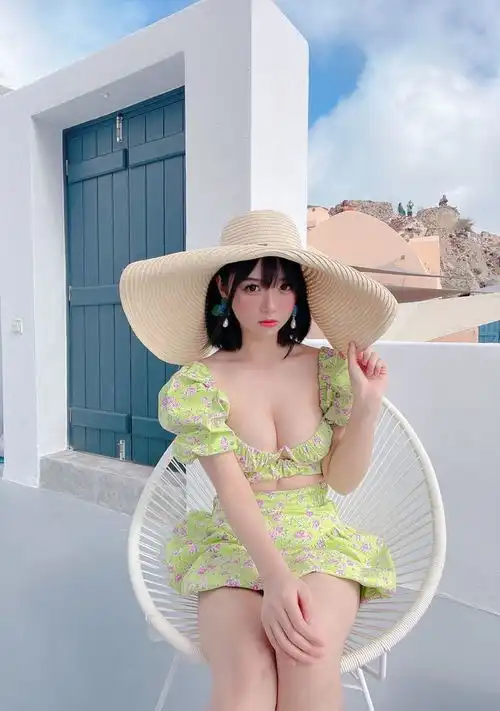 无水印女生头像海边