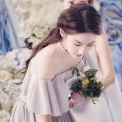 刘亦菲近照曝光,气质高挑仙气飘飘,33岁神仙姐姐依旧显嫩