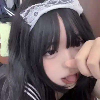 二兽真人干净精致风格女生头像