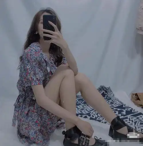 碎花元素穿不好仙女变村姑,搭配是关键,来学学穿搭小心机