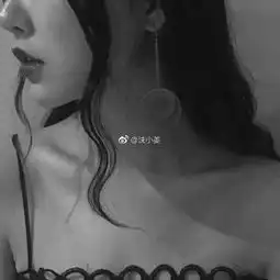 女生抽烟头像黑白扩胸运