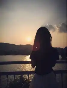 夕阳下的背影女生头像那