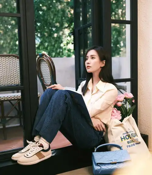 被刘诗诗斯文气质所征服啦初秋画报美得像诗仙,少女感都藏不住