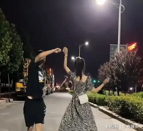 河南一母子被误会成情侣,40岁妈妈看似妙龄少女跟儿子一样18岁