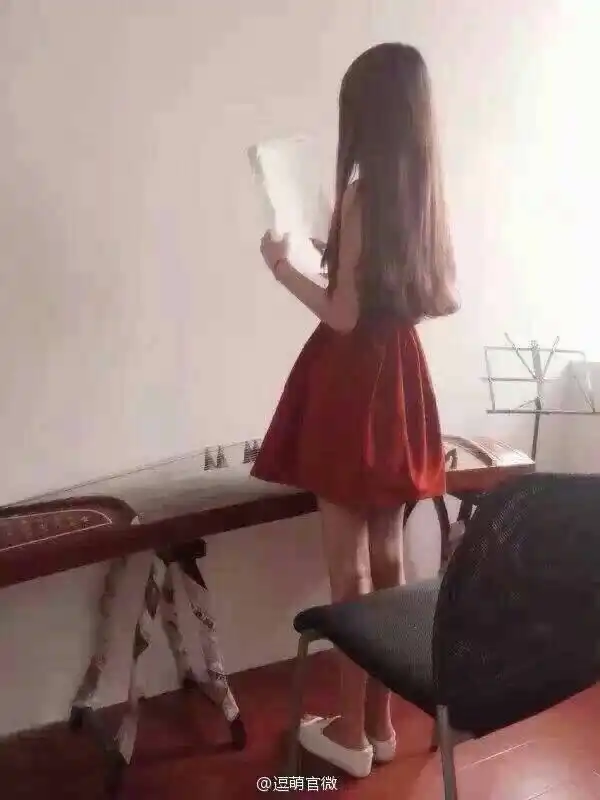 个性气质女头像背影