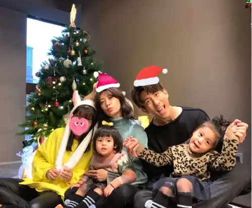 贾静雯大女儿怼网友,小号爆粗口引热议,直言私人生活爱骂脏话就骂