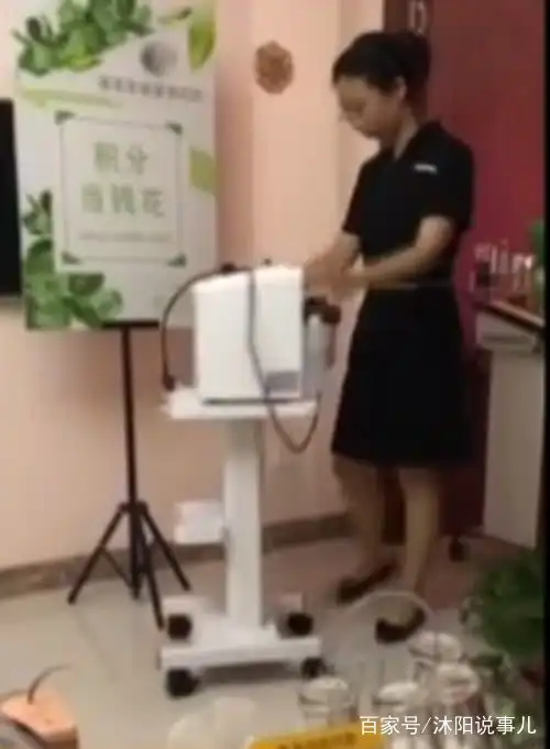 女子做果酸焕肤,脸被灼伤,怒找记者曝光我搞演出的,脸很重要