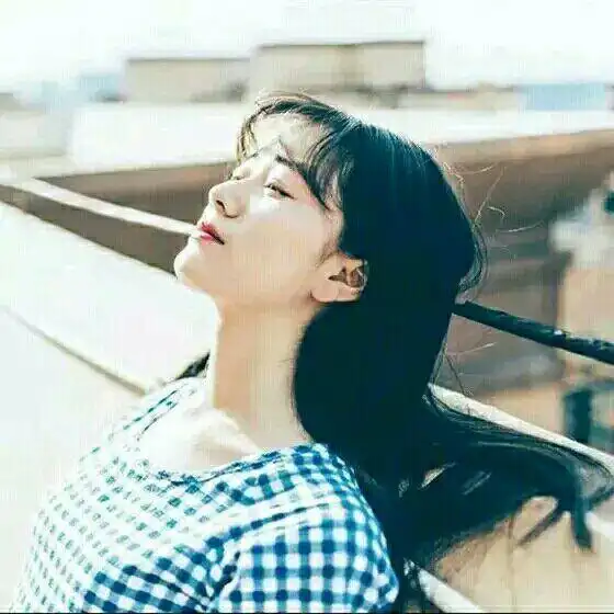 背影的女生头像