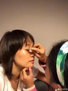 女儿为马伊琍化妆打扮大烟熏眼影被指像袁泉