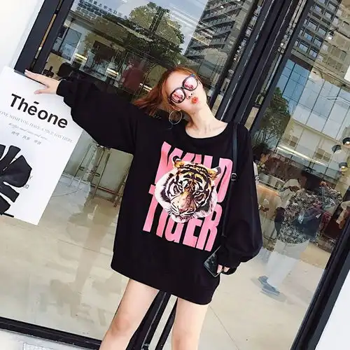 这种轻松自由的feel,女生穿卫衣减龄又显瘦