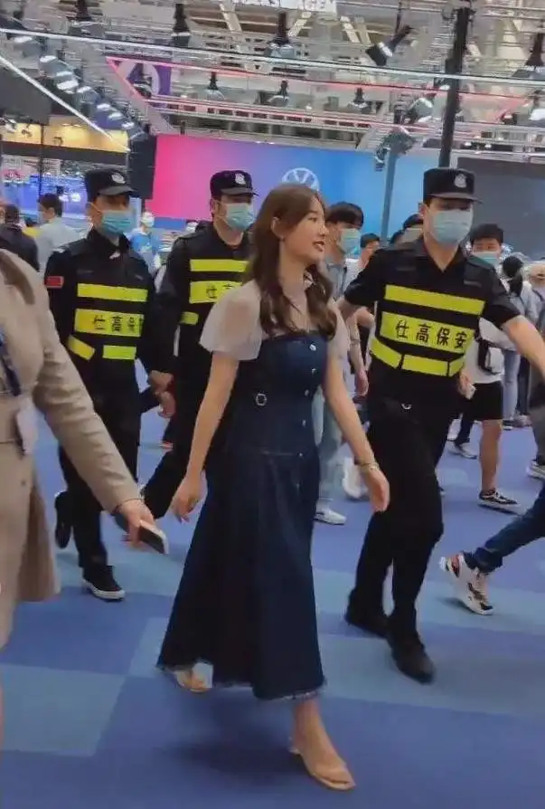 日系初恋脸s型身材,又纯又欲的反差萌,男人真喜欢这样的女人吗