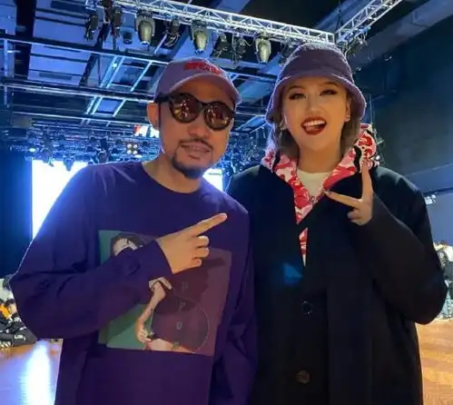 都嫌赤木刚宪200斤太壮看到她的竹竿腿,说80斤我都信
