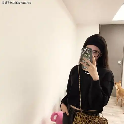 范丞丞原来这么爱追星不同手机搭配搞怪外壳,10块钱就能买同款