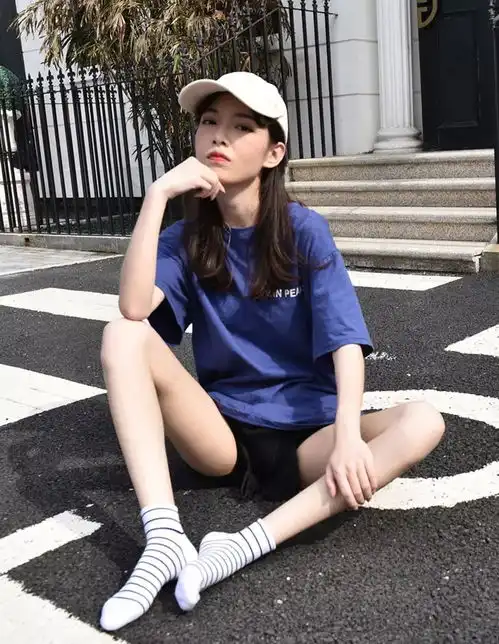 现在流行露袜子,好看的袜子帮你们挑好了