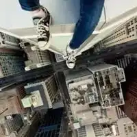 高楼往下看的真实图片夜晚女生从高楼往下看真实照片