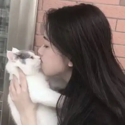 带小猫的女生头像真人