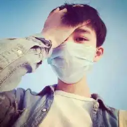 求一些类似的头像戴口罩或者遮住一部分脸的男生头像