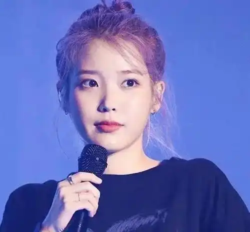 号称音源女王的iu李知恩,华丽的背后心酸究竟有多让人心疼