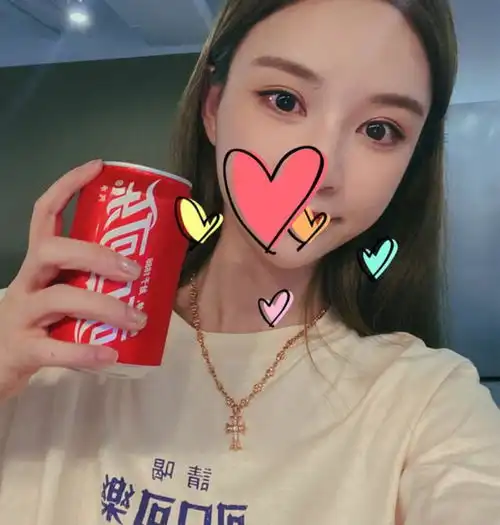 32岁王思聪为前女友带货,穿卡通t恤重返18岁,这是什么神仙前任