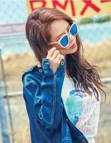 女明星的画报看脸时代也要秀发型