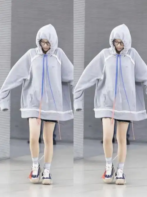 杨超越私下里有点随意,穿卫衣还把帽子戴上了,挡脸差点没认出来