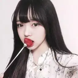 想知道这个妹纸是谁叫什么哪个网红么