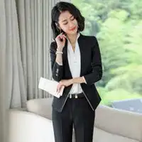 成熟西装女士头像图片