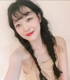 崔雪莉只不过剪公主切发型,气质变得更惊艳,美成二次元少女