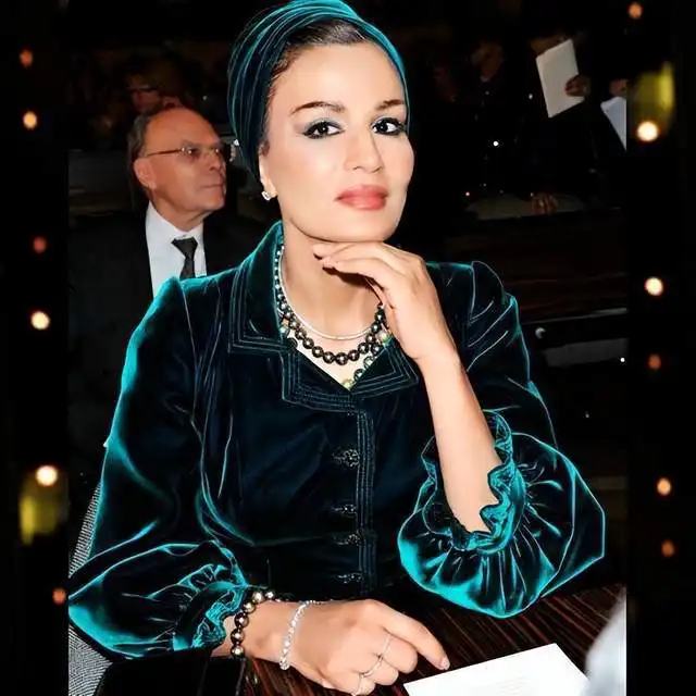 莫扎懂得俘获男人心改变命运,还很会赚钱,花了2000亿办世界杯