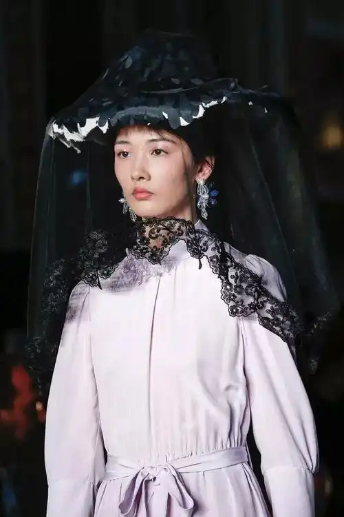 唐朝服饰走向伦敦时尚周外国人怕是对中国古风有太大误解