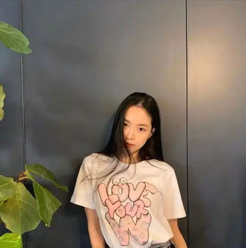 女生脸上有这些特征,是天生的初恋脸,清纯又好看