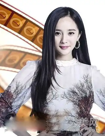 杨蜜分娩后的回归看起来像一个留着长发穿着绿色裙子的女孩