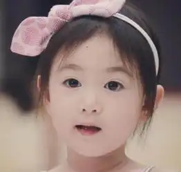 奥莉长大啦李小鹏晒女儿照片变化大,粉丝随她妈了呗