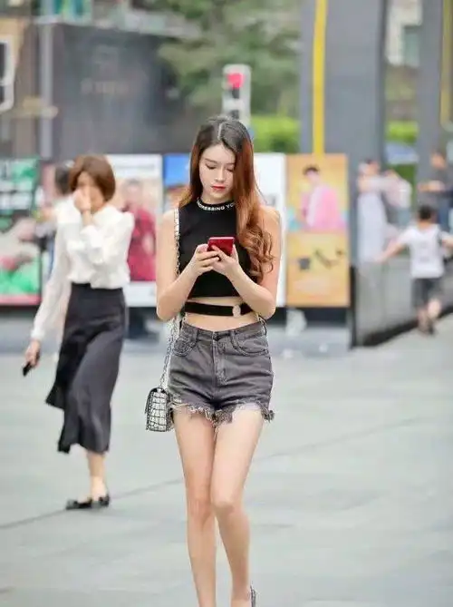 生活不要等待别人来安排,要自己去争取和奋斗
