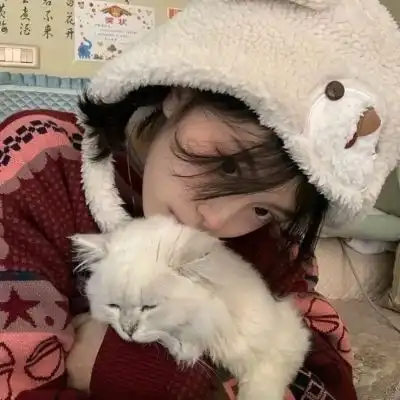 含鹿的女生头像清白