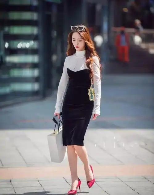街头美女怎么保暖简单造型不失时尚,秀出不一样的魅力
