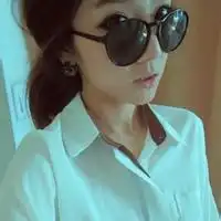 墨镜女头像唯美耍大刀