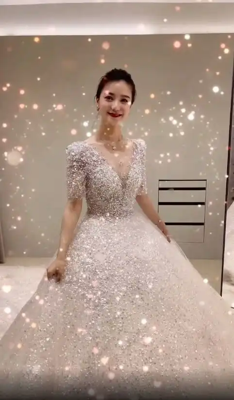 恭喜4000万粉网红猴哥说车被爆已订婚,将与富二代女友结婚