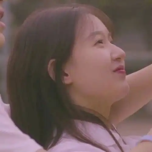 有什么好看的侧脸女生头像