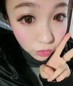 无辜大眼娃娃妆教程深冬迷人甜美粉色系彩妆