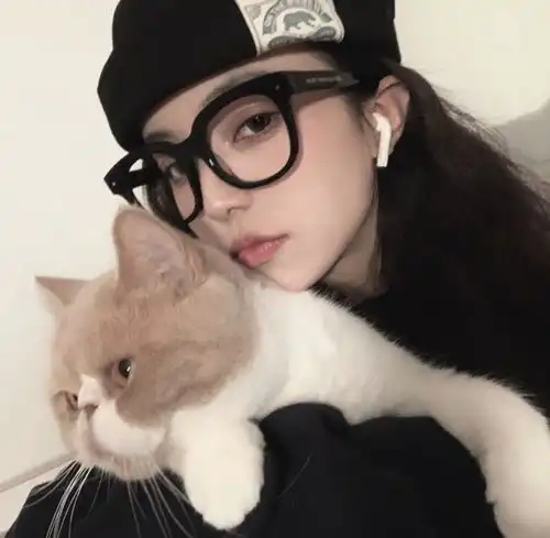 近期封神的爱意女生头像