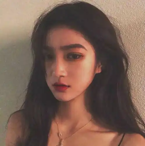 暗黑丧酷头像女吸烟